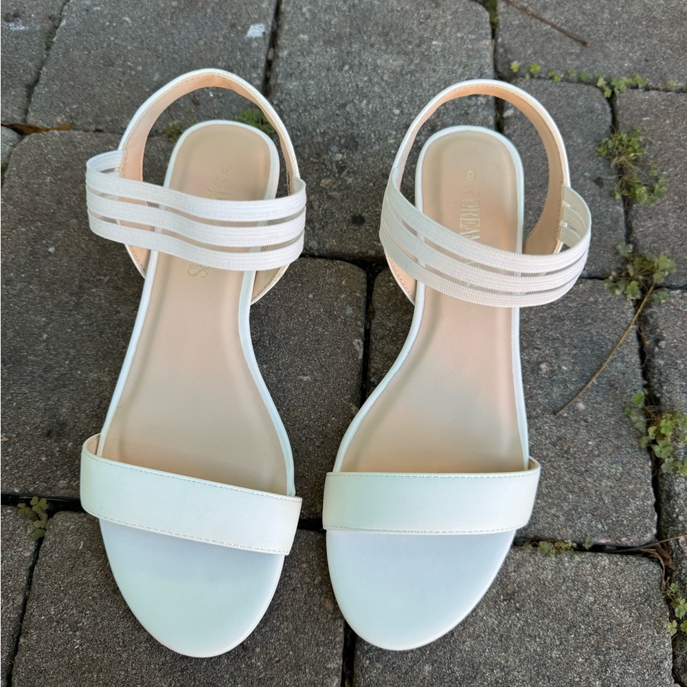 Dream Pairs, size 8, white, sandals. NWOT
